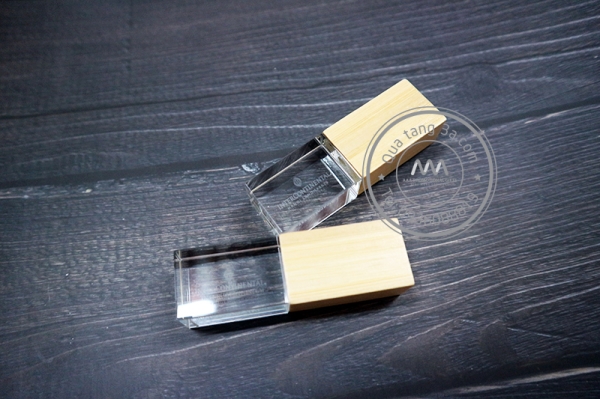 USB quà tặng pha lê nắp gỗ